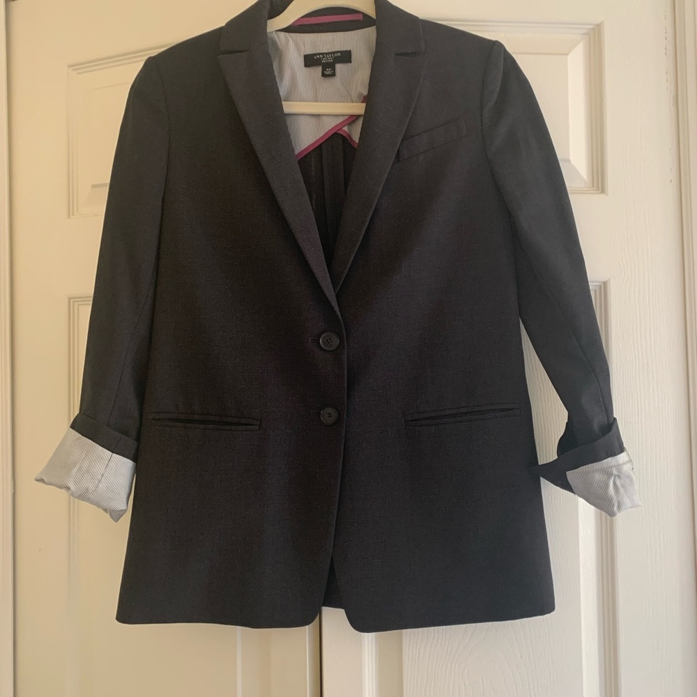 Ann Taylor tropical wool gray boyfriend blazer 4P. Cannot buy this quality today